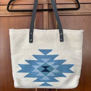 Large bag with a zipper closure from Mexico